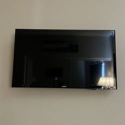 Samsung 32 inch TV with Wall Mount