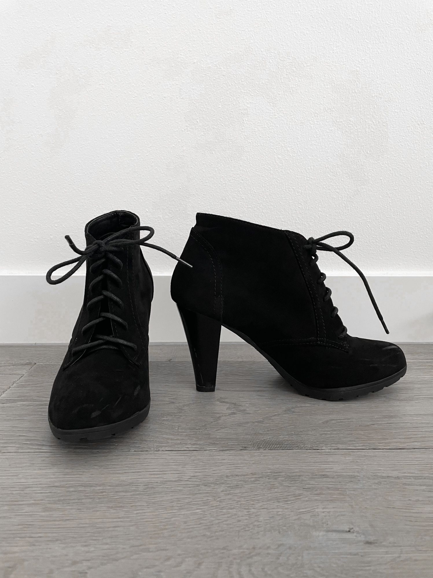 Rialto Black Laced Booties