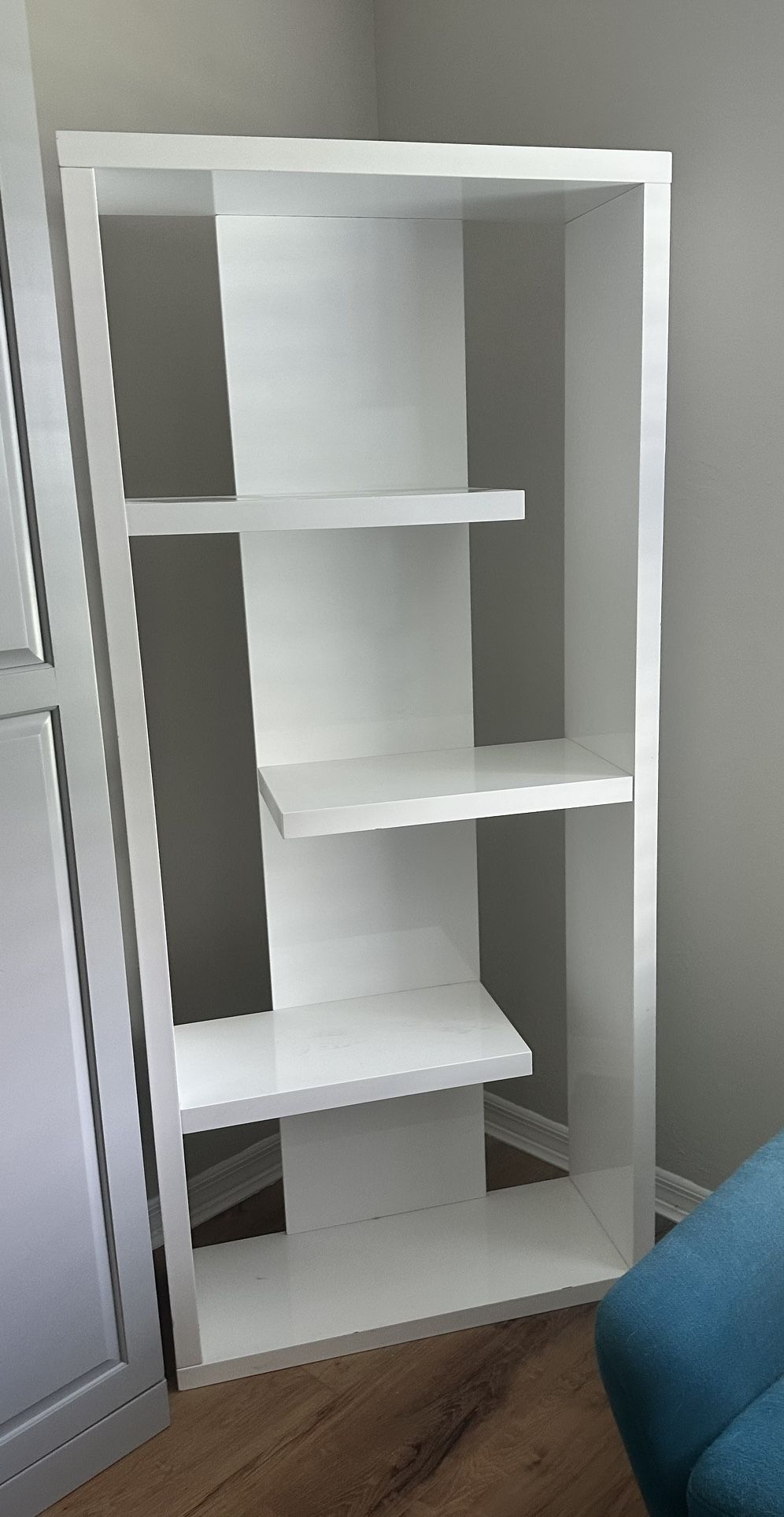 White Lacquer Contemporary Etagere/Shelves