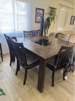 Dining table w chairs