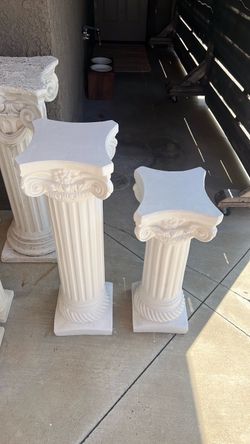 Roman/Grecian neoclassical pillars/columns