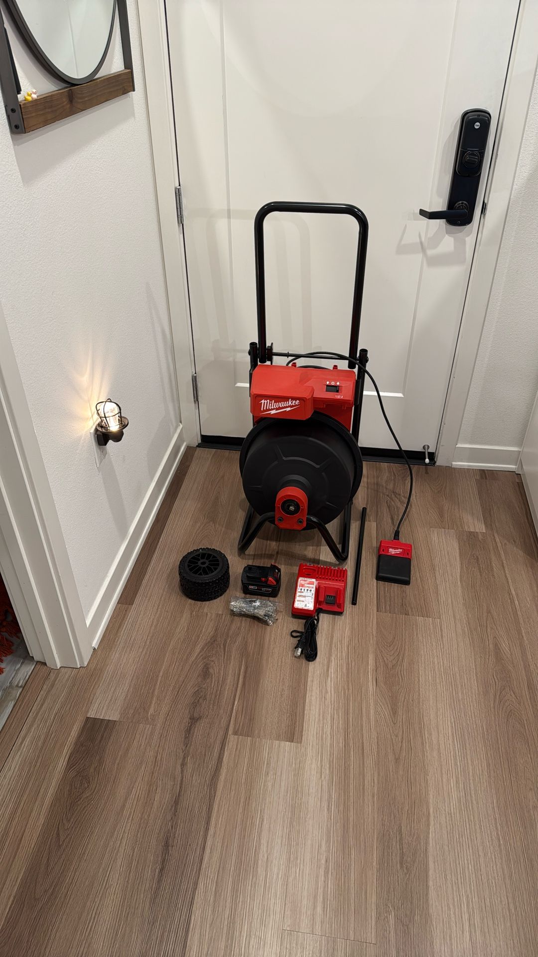 Milwaukee M18 18V Lithium-Ion 3/8 in. x 75 ft. Cable Cordless Drain Cleaning Drum Machine Kit