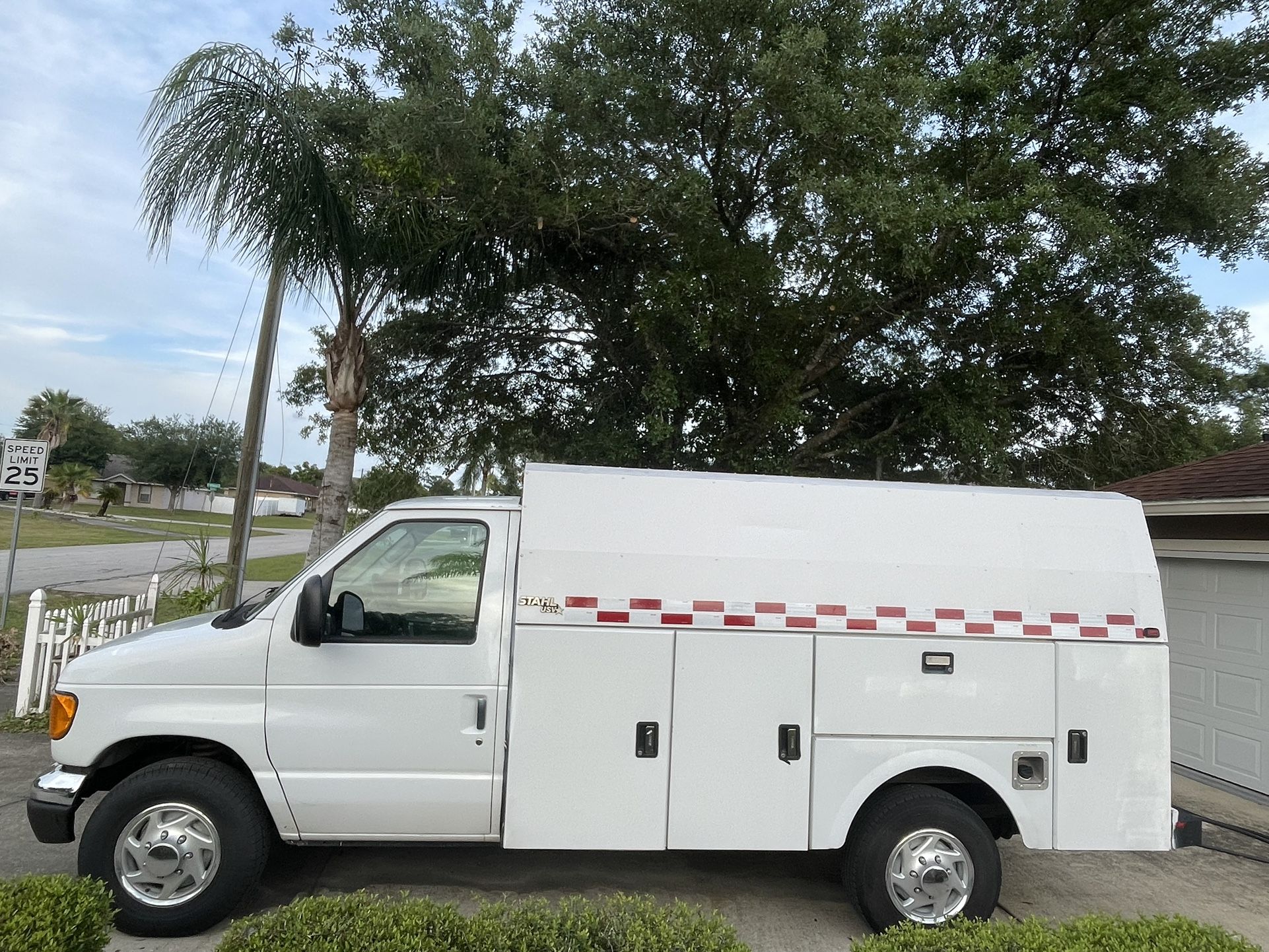 2005 Ford E-350