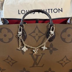 New Luxury Bag Charm NIB LV