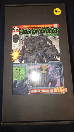 Mezco Toyz Black Skulls Death Brigade Figure Set