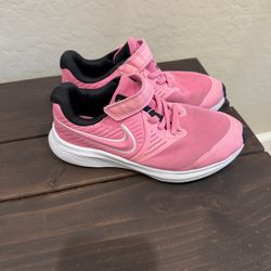 Girls nikes