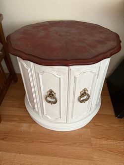 Gorgeous vintage looking wood end table with storage!