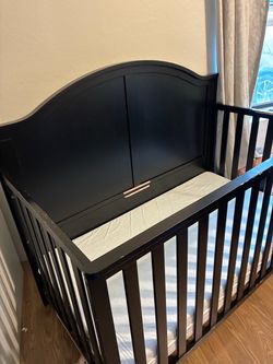 Black Grace baby crib w/mattress
