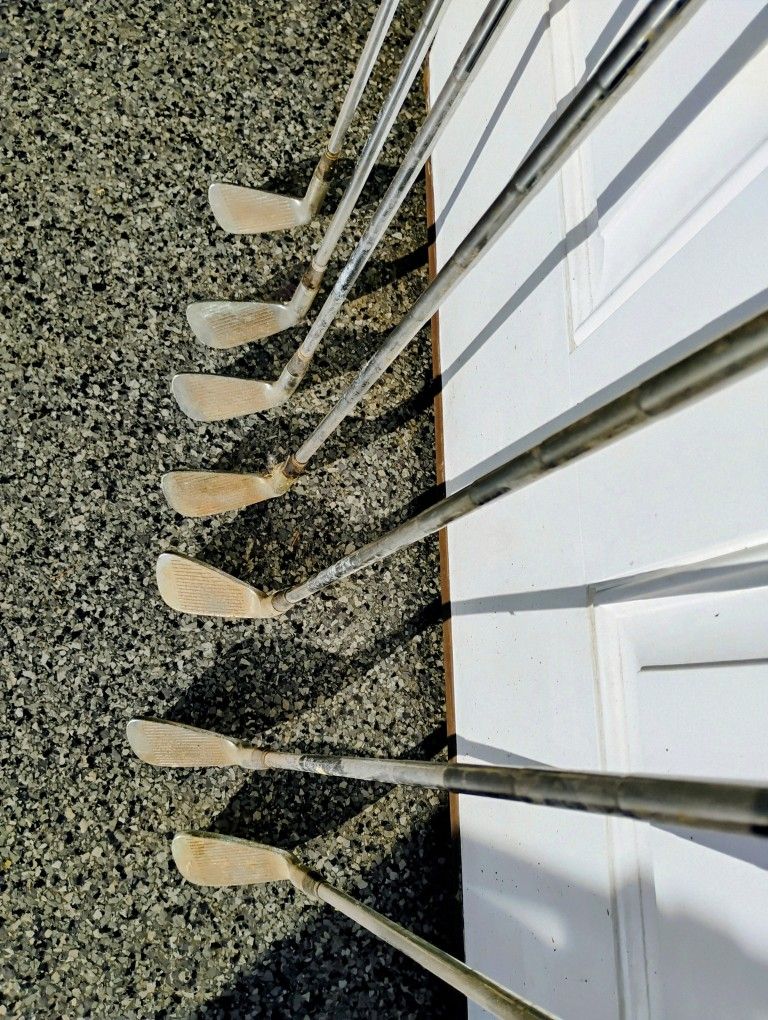 ⁷ Vintage Collectible Golf Clubs - Great Condition