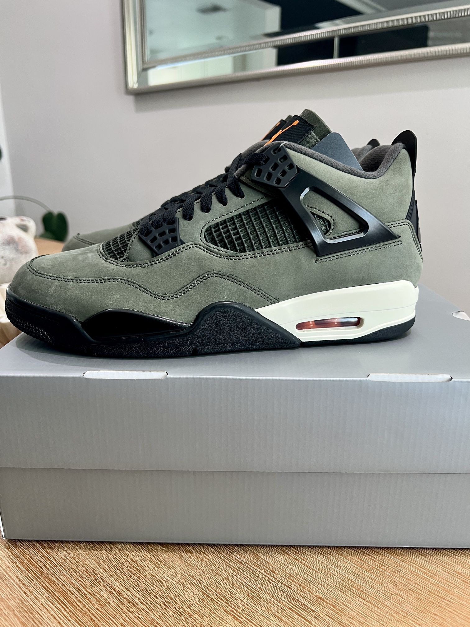 Air Jordan 4 Undefeated Sz11