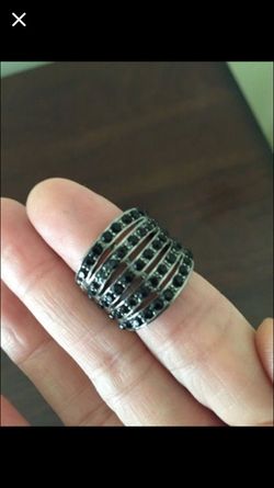 Size 7 beautiful wide ring
