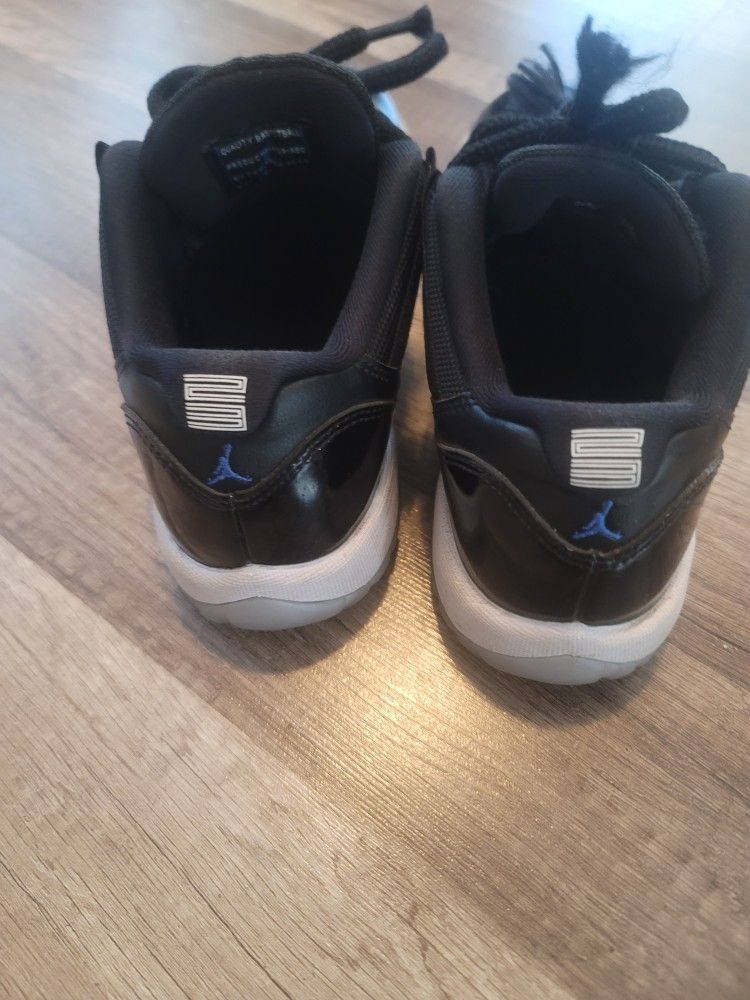 Jordan 11 Retro Low
Space Jam (GS)