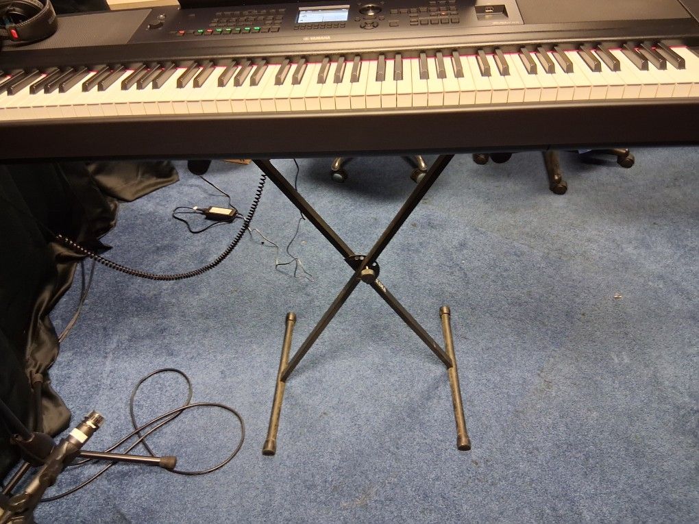 Yamaha DGX-670  Portable Grand Piano 88keys