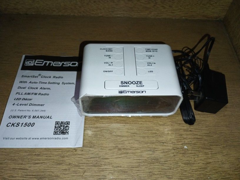 Name Brand Emerson - Clock Radio 