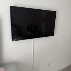 43 Inch Samsung TV