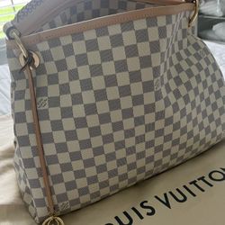 Louis Vuitton Artsy 