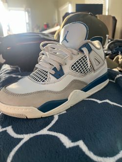 Kids Jordan 4 Retro size 3y