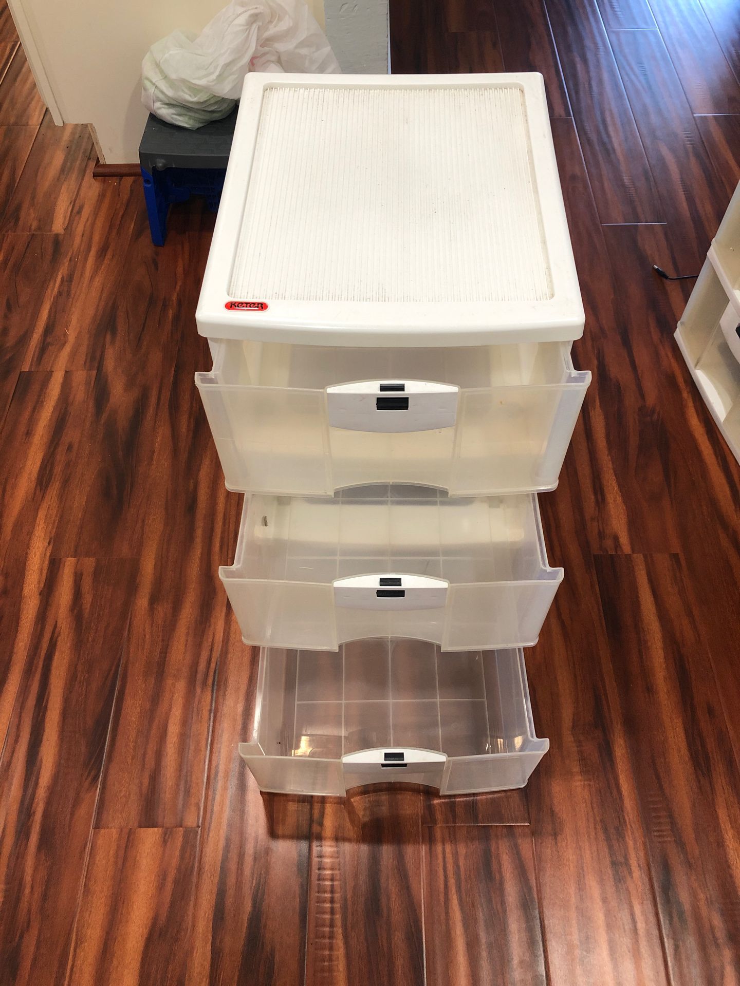 Plastic Drawer set with lock