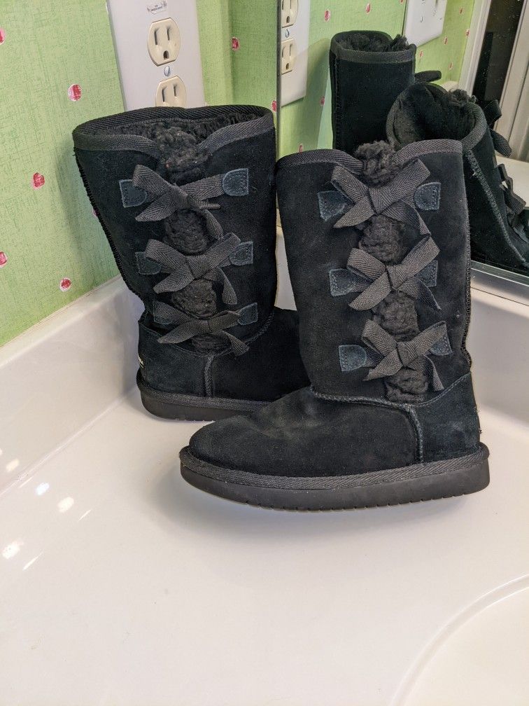 LITTLE GIRL KOOKABURRA BY UGG SZ 12