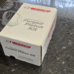 New - Wiseco Performance Piston Set