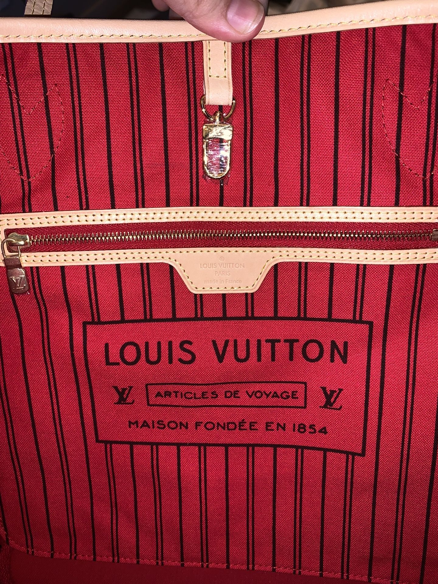 Louis Vuitton Neverfull MM Cherry Lining for Sale in Bellevue, WA - OfferUp