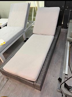 Moving sale!! $95 assembled Outdoor Patio Recline Lounge Chaise Wicker Metal Frame With Thick Cushion