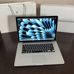 15 Inch Apple MacBook Pro Laptop Computer Bundle Get It Before Christmas LOOK