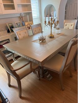 Stunning large dining room table & 6 matching chairs