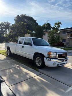 Camioneta 2006 Sierra  blanca 5,3 el motor