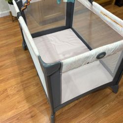 Pack N Play With New Born Topper 