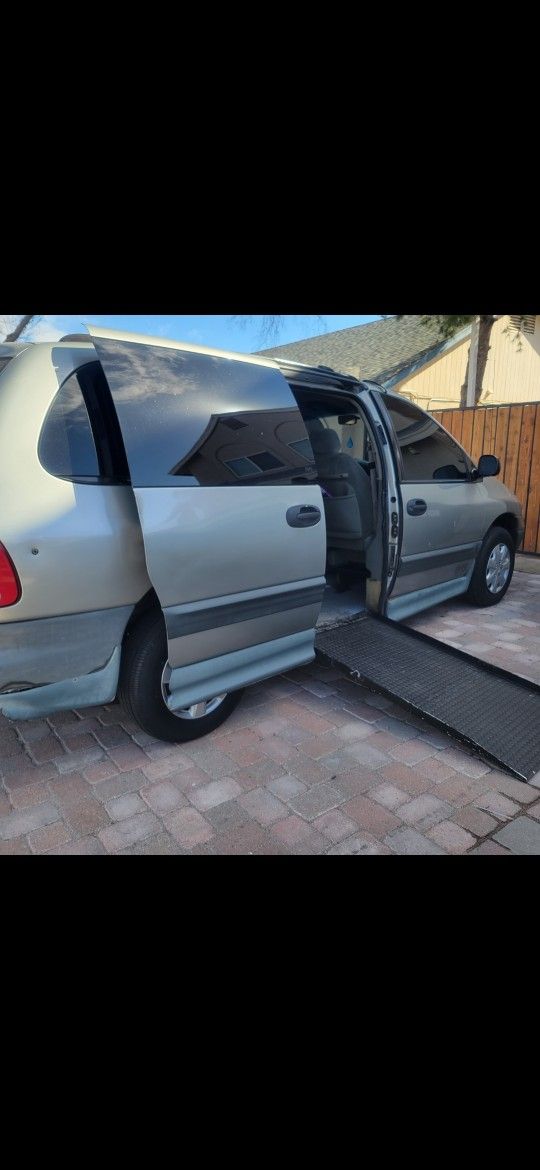 1996 Dodge Grand Caravan