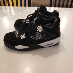 Jordan 4 Retro  White Thunder 