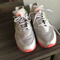 Women’s Nike Air Huarache Sneakers  US Size 11
