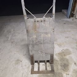 HEAVY DUTY HAND TRUCK.  