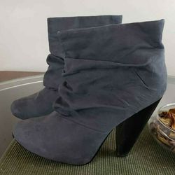 Chinese Laundry Gray Suede Boots - 10