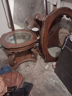 Matching coffee and end table set