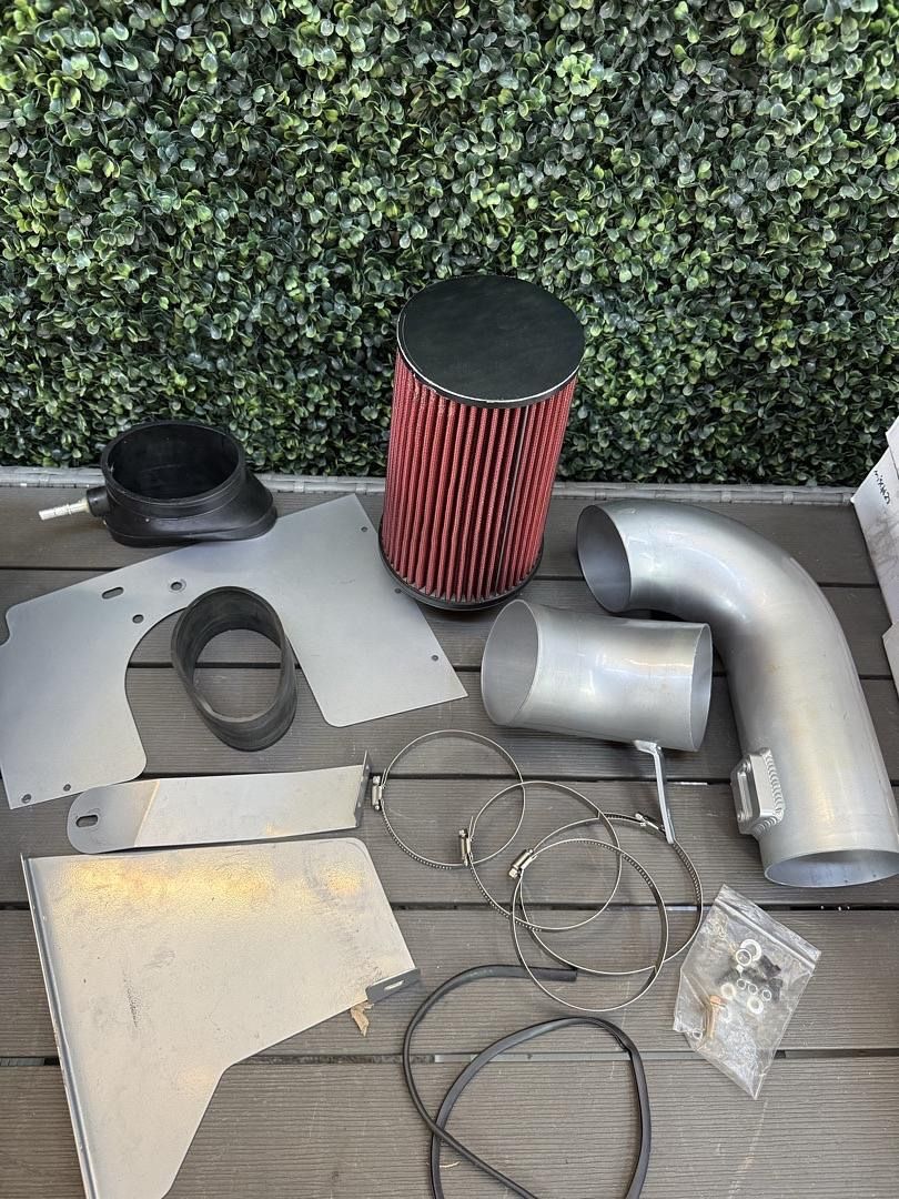 05-09 Ford Mustang 4.6L V8 cold air intake heat & shield
