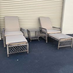 Brand New 3 Pieces Wicker Patio Furniture Set Outdoor Patio Chairs with retractable Ottomans ,coffee table, lounge chairs for Poolside Garden patio
