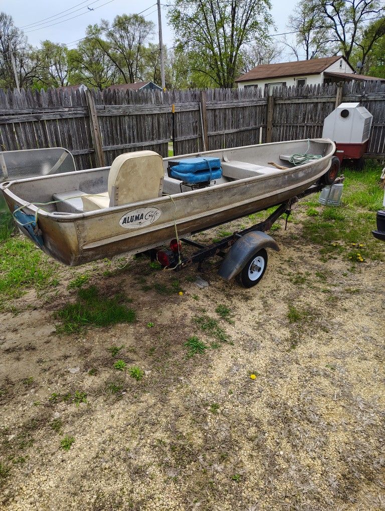 14 Ft Alumacraft With Trailer $500.00