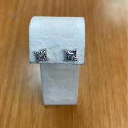 14KT White Gold Diamond Earrings 