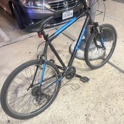 TREK MOUNTAIN BIKE CARBON