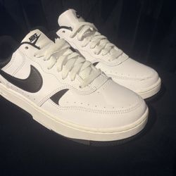 Nike Gamma Force Women’s (sz8) 