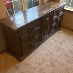 Dresser 