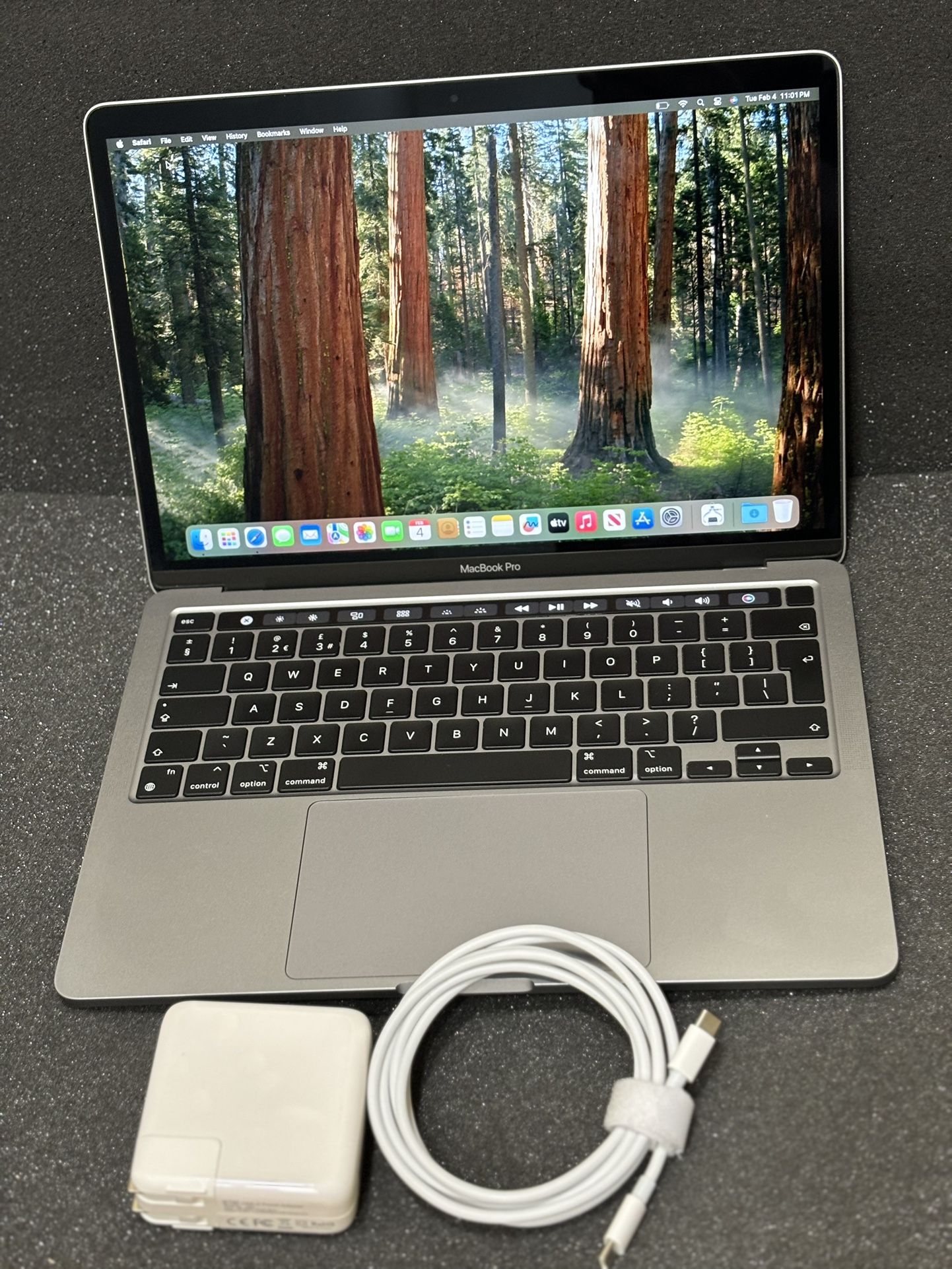 MacBook pro 13 2020 m1 8gb ram 256 gb ssd space  