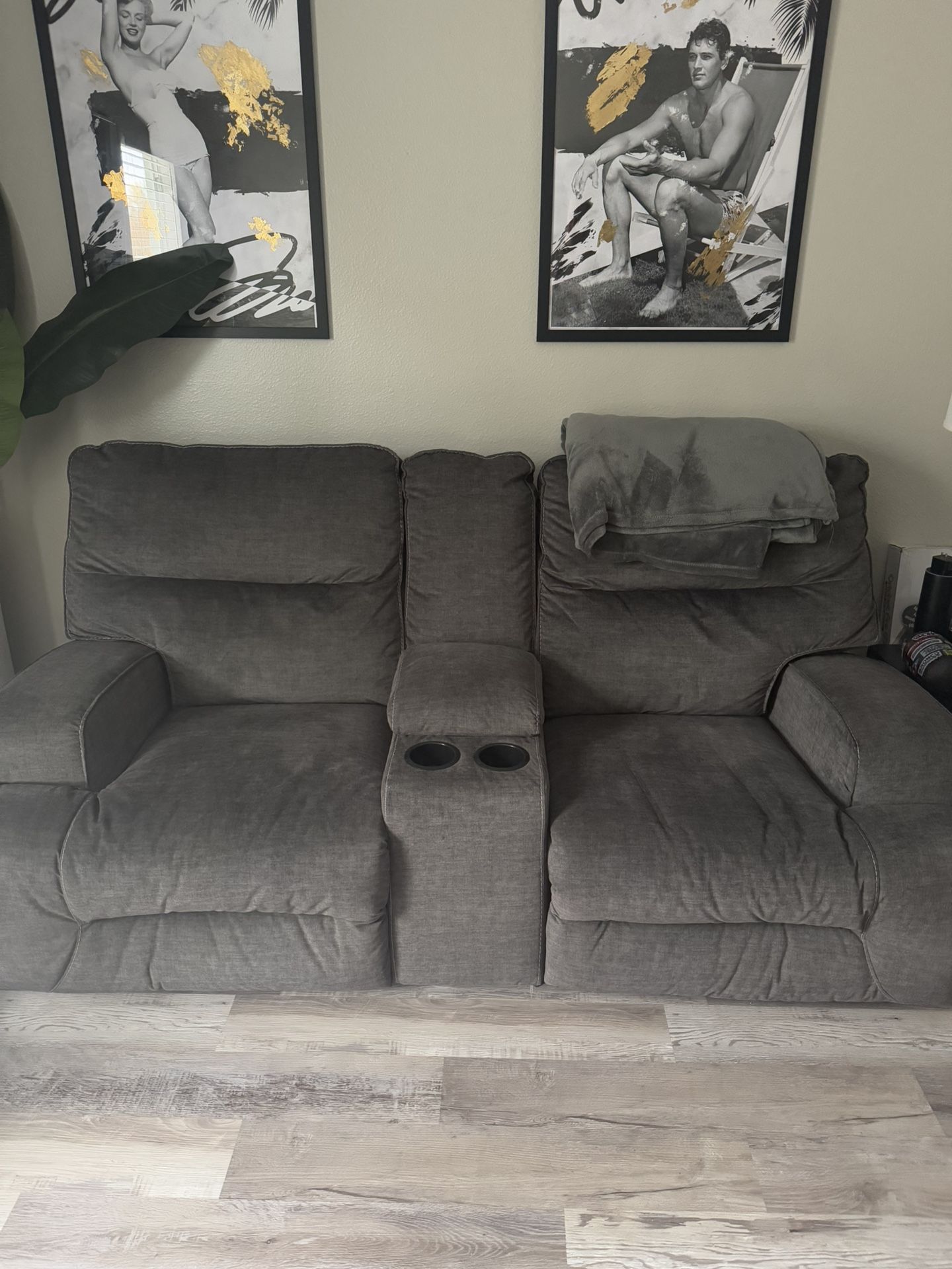 Reclining loveseat