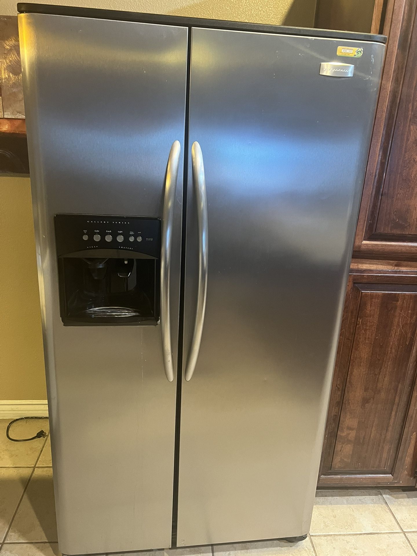 Frigidaire Side By Side Refrigerator for Sale in El Paso, TX OfferUp