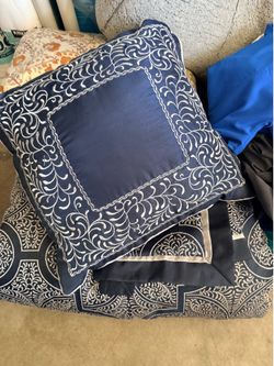 FREE - Women’s Clothing & Scrubs / King Comforter