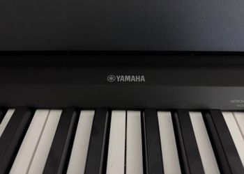 YAMAHA P-143 Digital Piano