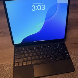 iPad Pro 12.9” (4th Gen) – 256GB – MXAT2LL/A + Apple Keyboard Case