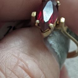 SOLID GOLD RUBY RING MARQUIS SZ ,6